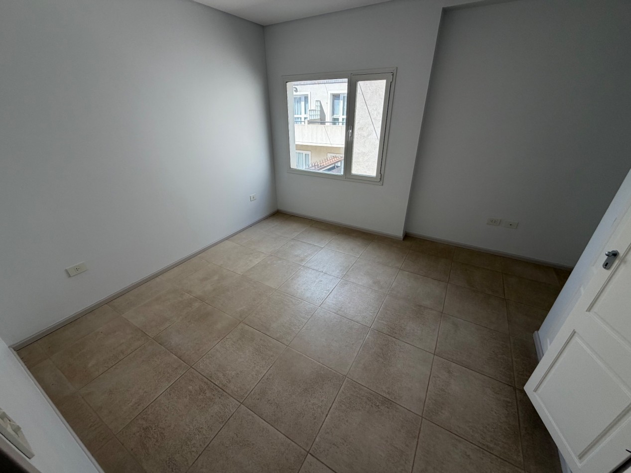 DUPLEX 2 DORMITORIOS CON PATIO EN EXCELENTE UBICACION 