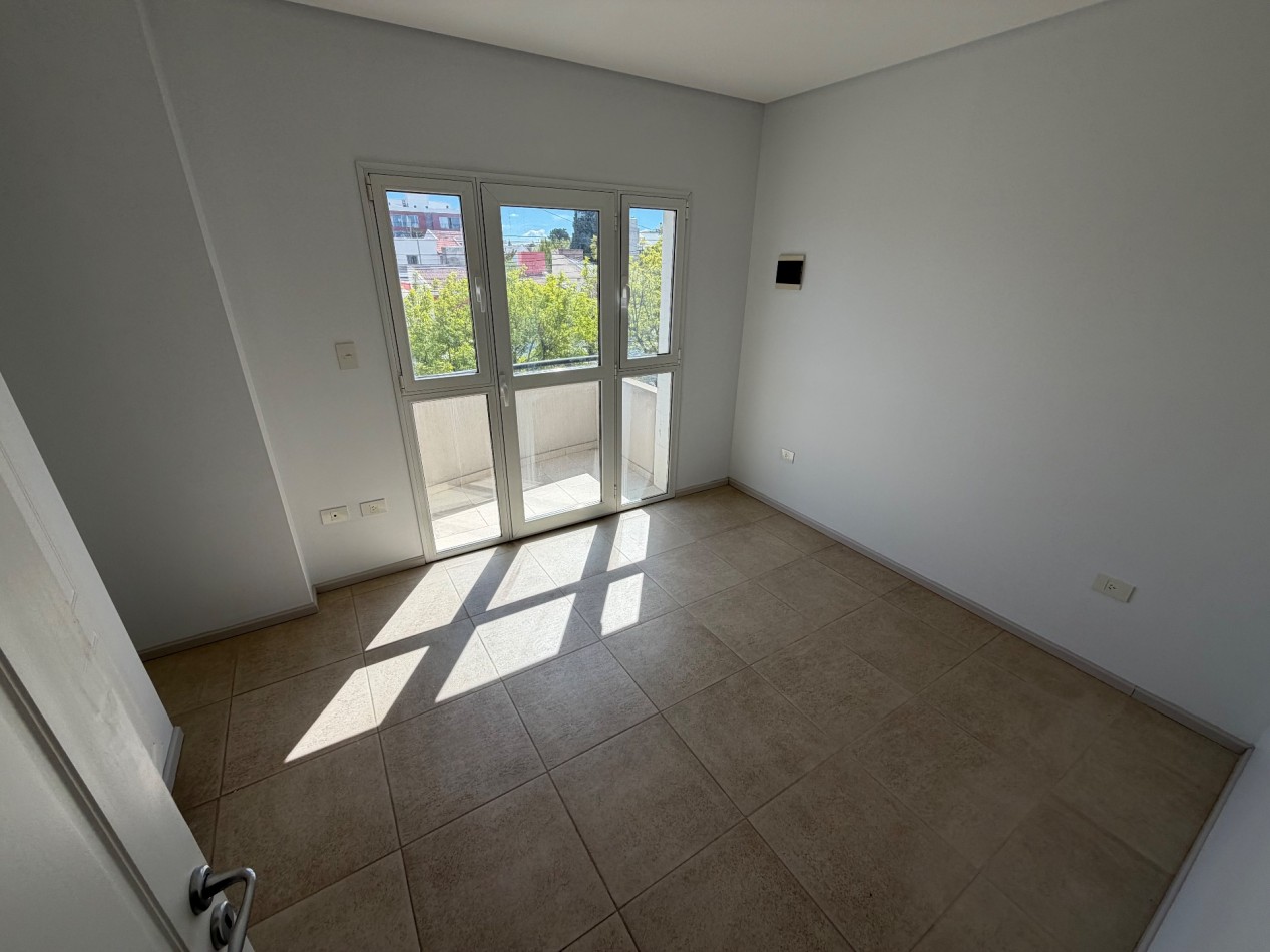 DUPLEX 2 DORMITORIOS CON PATIO EN EXCELENTE UBICACION 