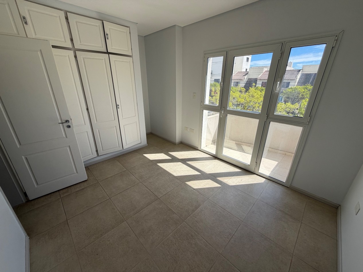 DUPLEX 2 DORMITORIOS CON PATIO EN EXCELENTE UBICACION 