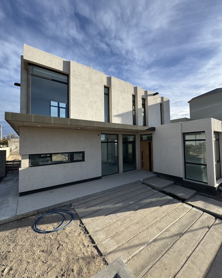 CASA DE DOS DORMITORIOS A ESTRENAR