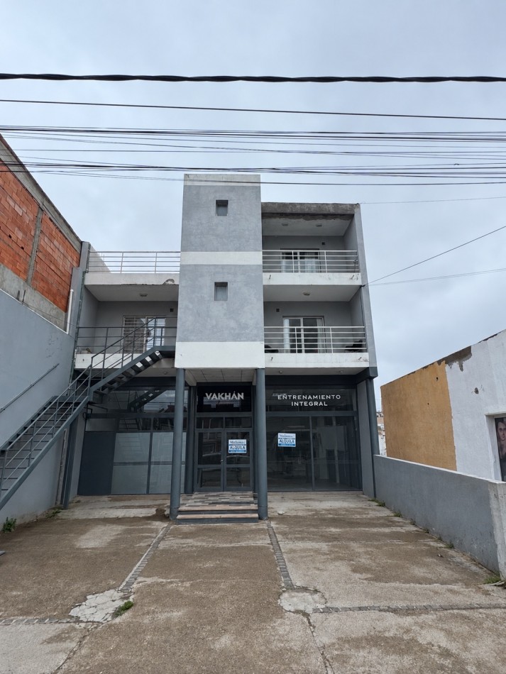 IMPORTANTE LOCAL SOBRE AVENIDA JUAN B JUSTO