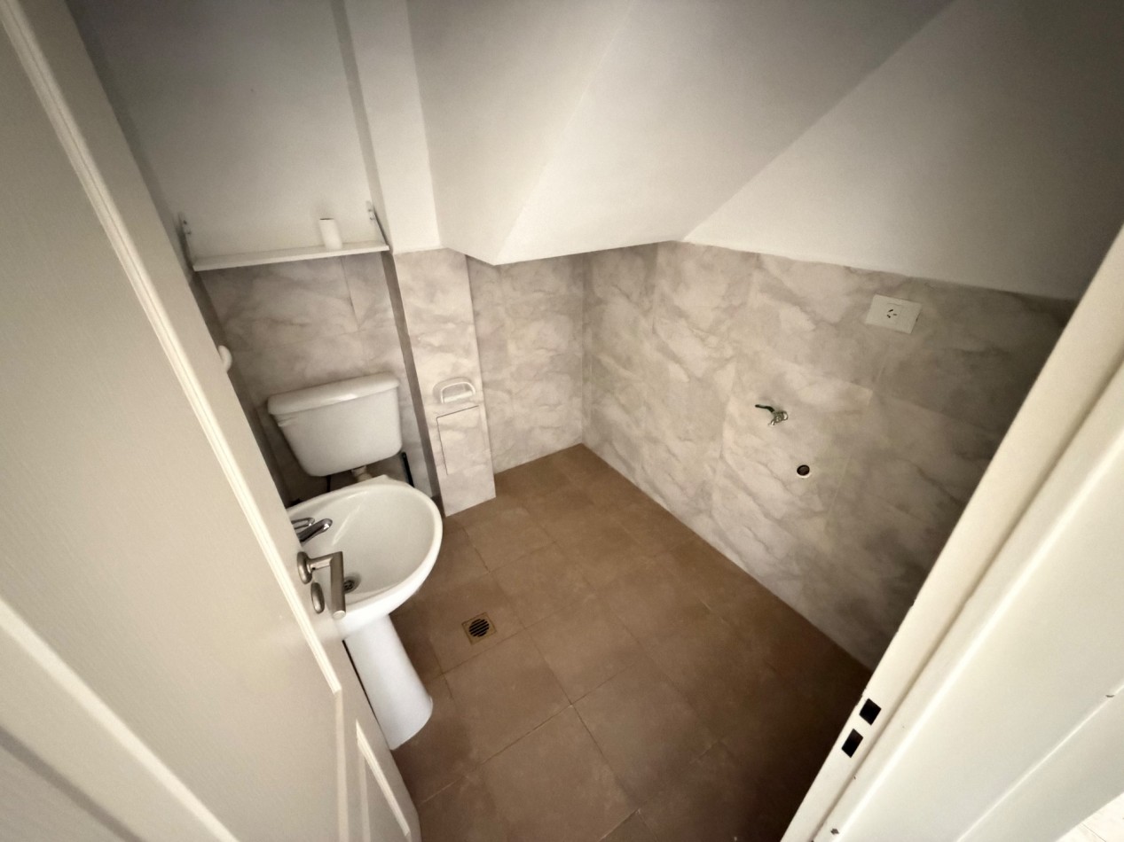 DUPLEX 2 DORMITORIOS CON PATIO EN ZONA SUR 