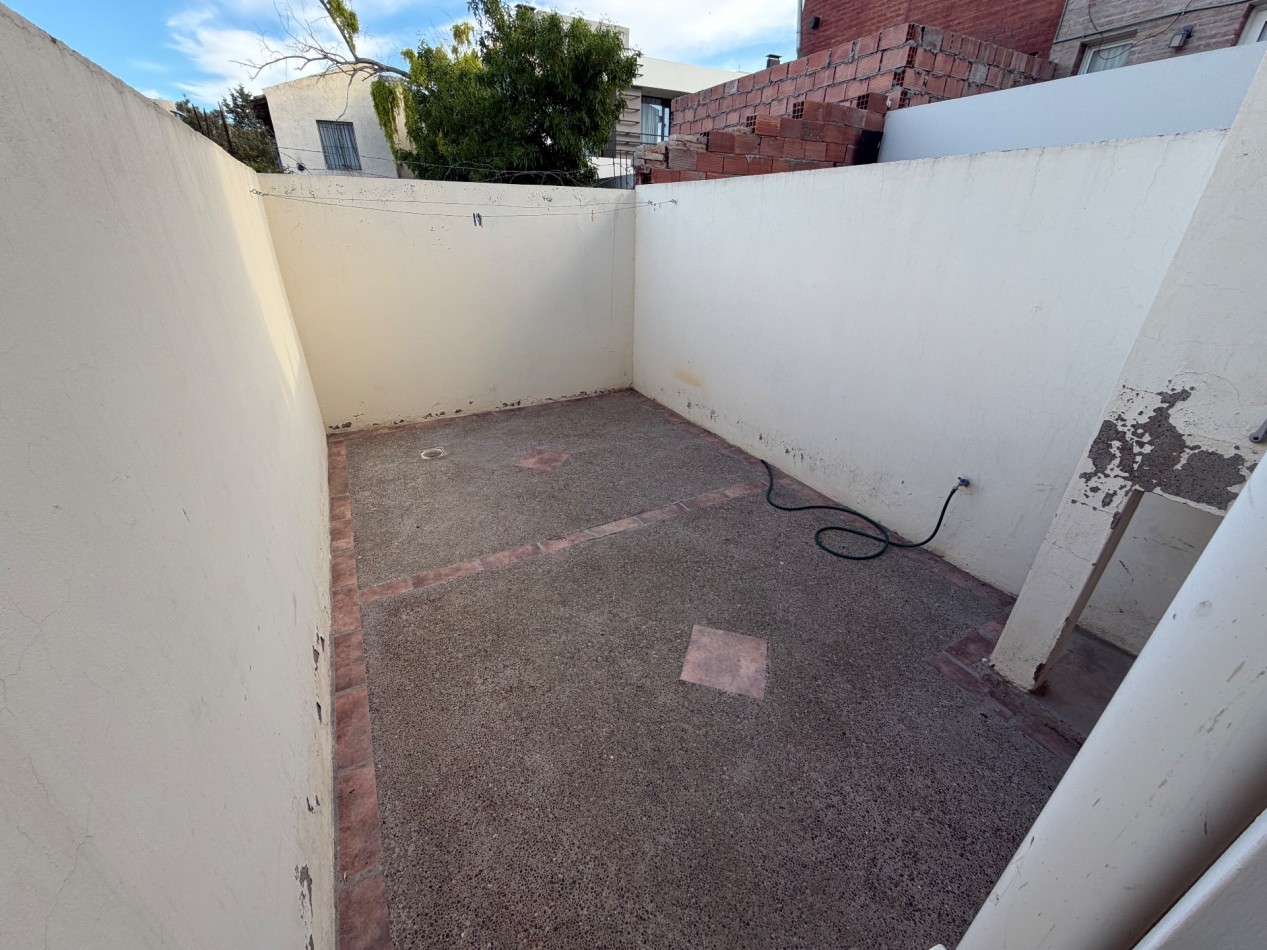 DUPLEX 2 DORMITORIOS CON PATIO EN ZONA SUR 