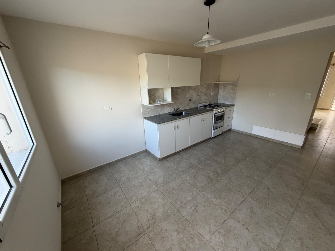 DUPLEX 2 DORMITORIOS CON PATIO EN ZONA SUR 