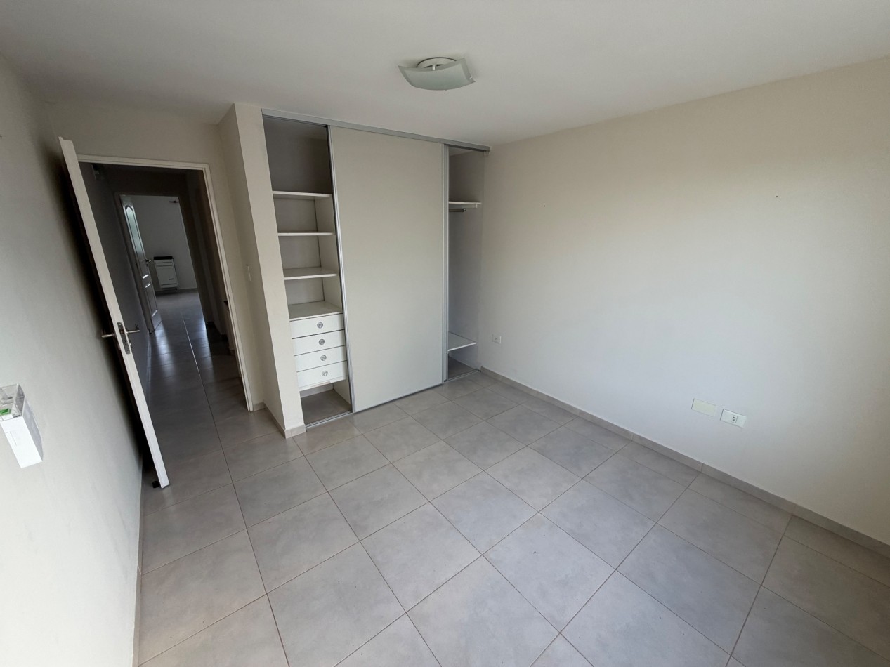 DUPLEX 2 DORMITORIOS CON PATIO EN ZONA SUR 