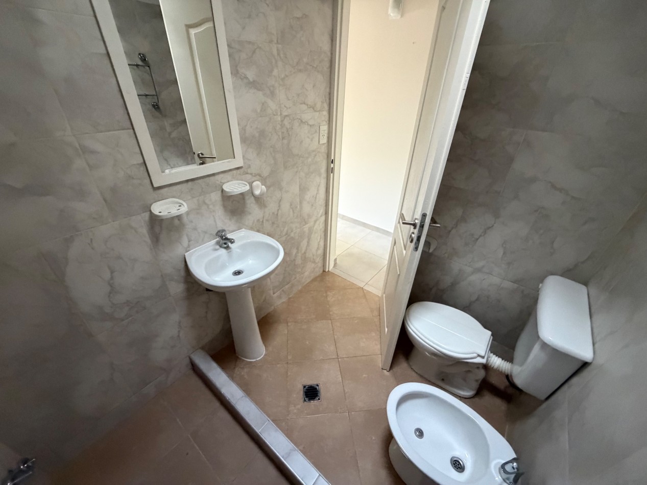 DUPLEX 2 DORMITORIOS CON PATIO EN ZONA SUR 