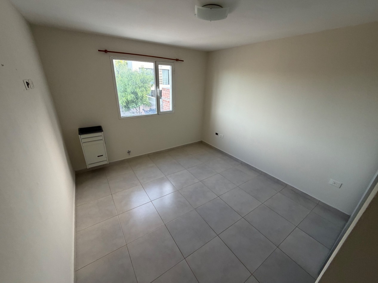 DUPLEX 2 DORMITORIOS CON PATIO EN ZONA SUR 