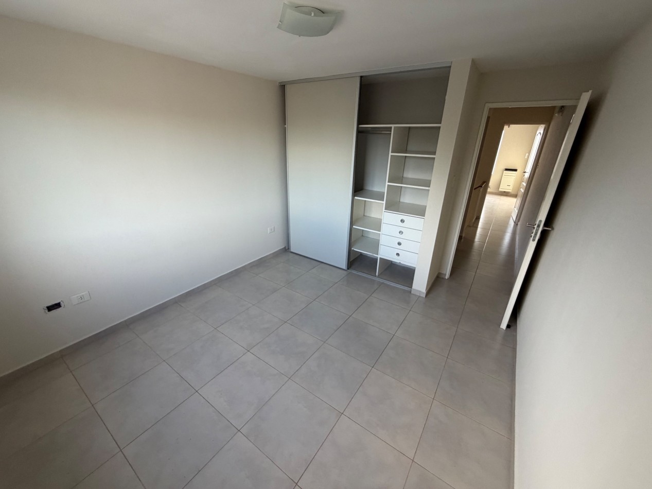 DUPLEX 2 DORMITORIOS CON PATIO EN ZONA SUR 