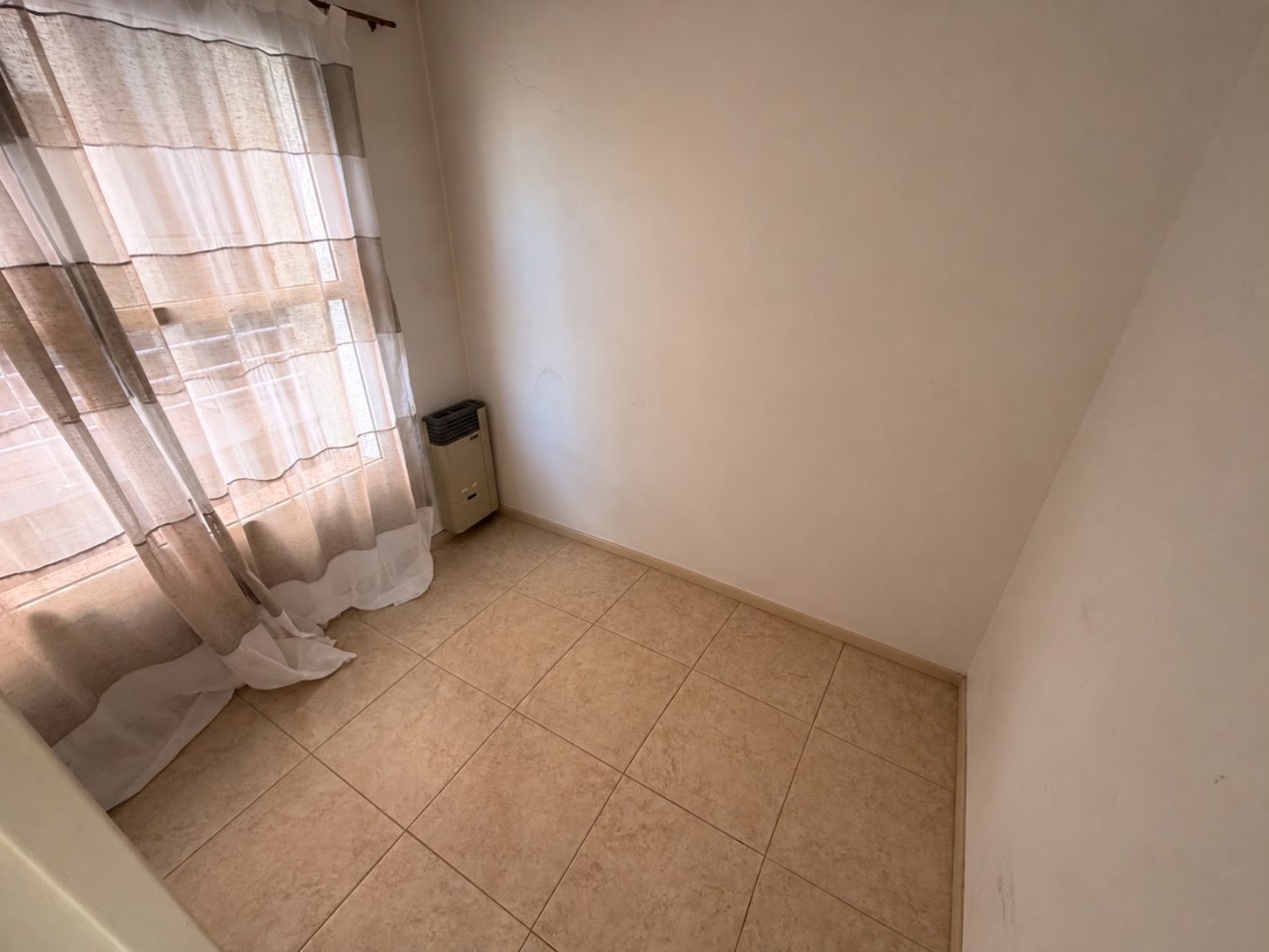 AMPLIO DUPLEX DE 2/3 DORMITORIOS CON PATIO Y COCHERA A METROS DEL MAR