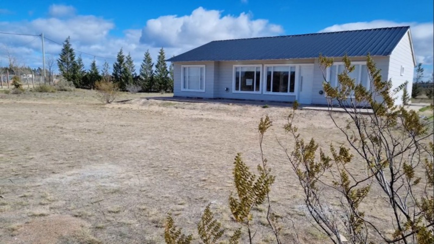 CASA 3 DORMITORIOS A ESTRENAR SOBRE TERRENO DE 2500 M²