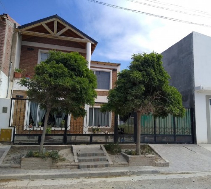 Foto Casa en Venta en Puerto Madryn, Chubut - U$D 150.000 - pix84752221 - BienesOnLine