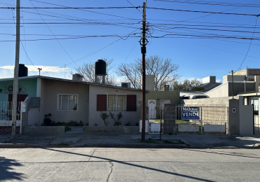 CASA DE 2 DORMITORIOS CON DEPTO DE 1 DORMITORIO AL FONDO DEL LOTE