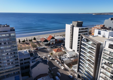 DEPARTAMENTO DE 2 DORMITORIOS CON VISTA AL MAR Y COCHERA