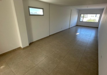 SE ALQUILA HERMOSA OFICINA 48M2 EN PRIMER PISO
