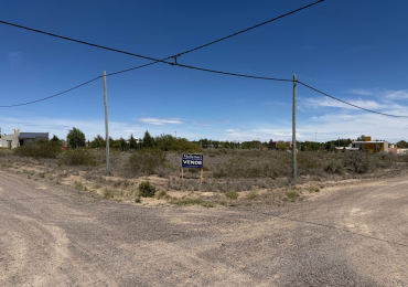 TERRENO 2500 M² EN ESQUINA CON SERVICIOS