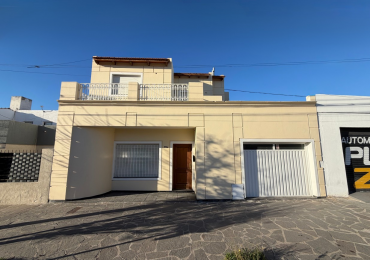 CASA 3 DORMITORIOS CON PATIO Y GARAJE 