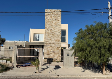 CASA 3 DORMITORIOS CON PILETA EN ZONA SUR 