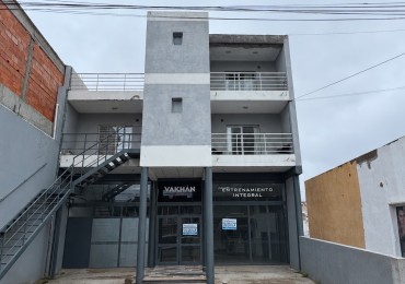 IMPORTANTE LOCAL SOBRE AVENIDA JUAN B JUSTO